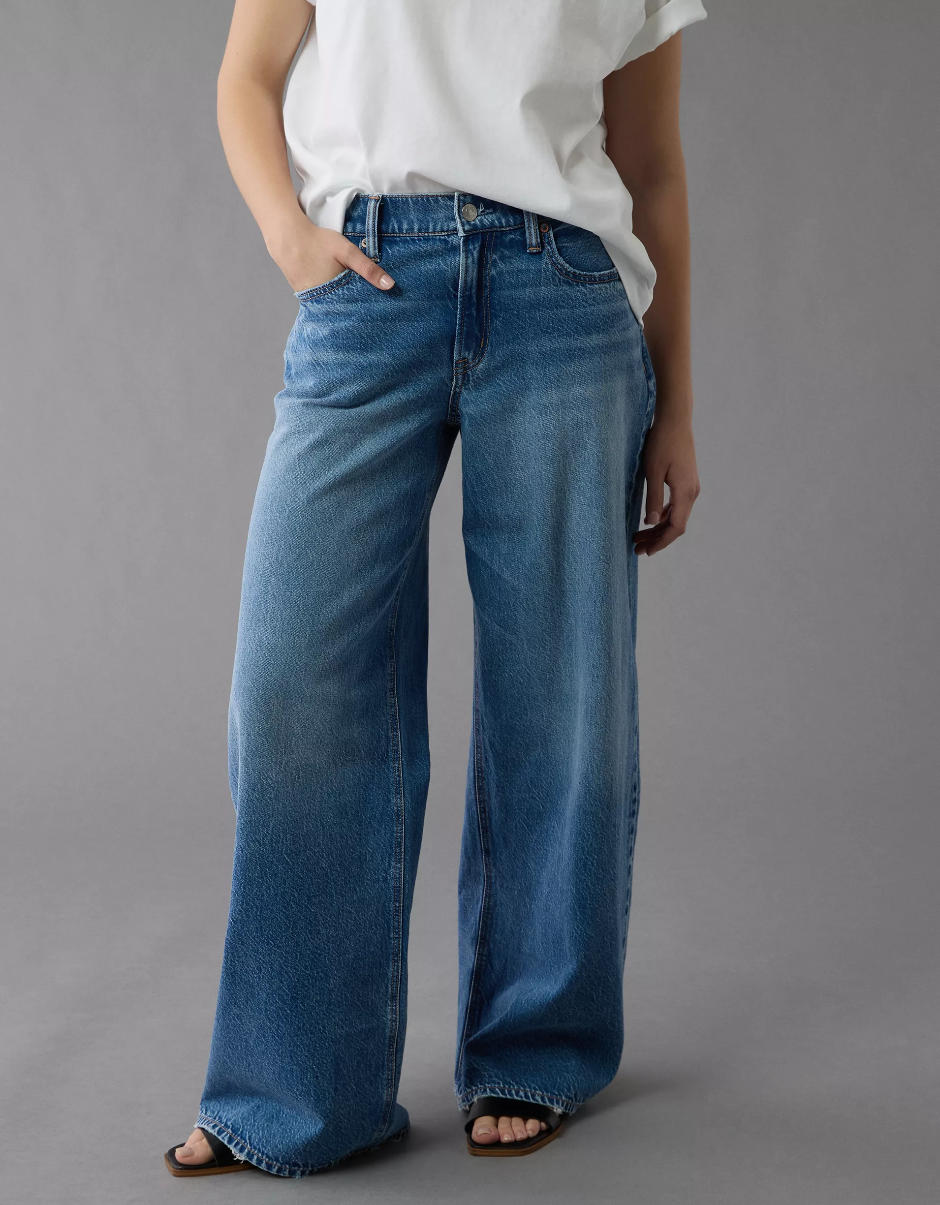 AE Dreamy Drape Strigid Low-Rise Ultra Wide-Leg Jean